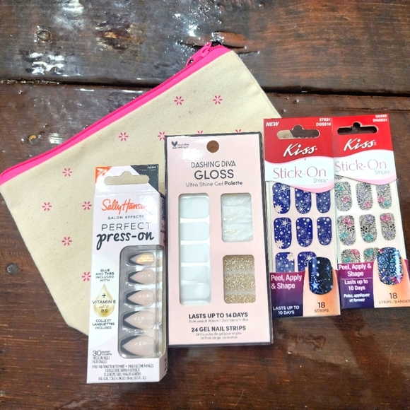 Kiss Other - Set of Perfect Press-On Nails, 3 Sets Of Nail Strips, & Free Bag